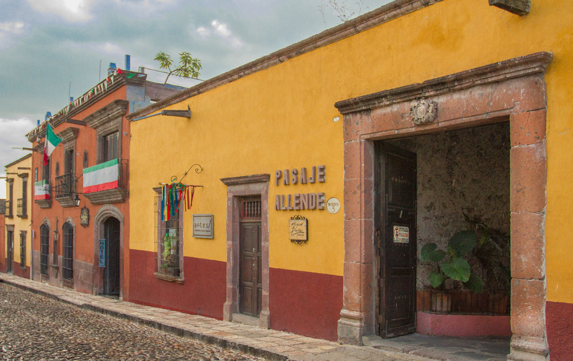 CDR San Miguel Christies Pasaje Allende