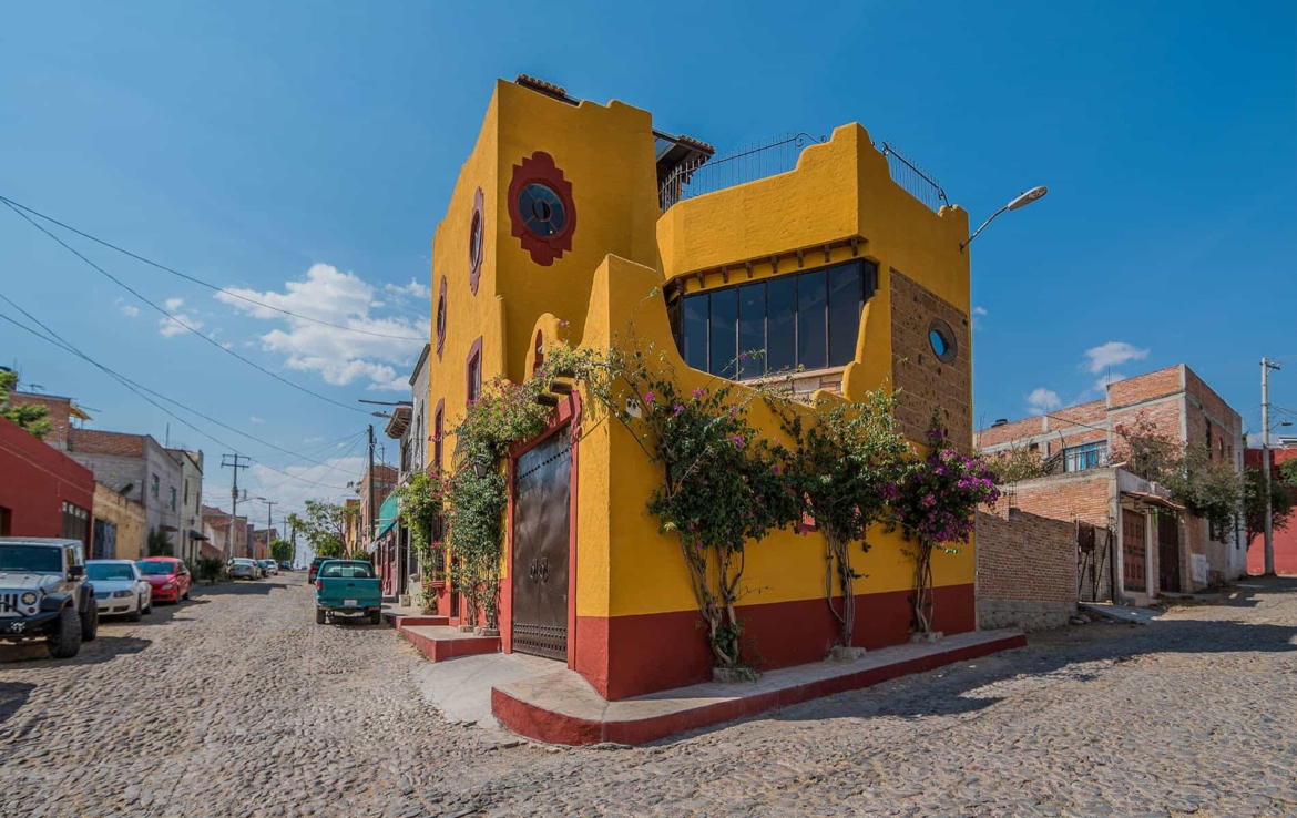 Casa Amarillo