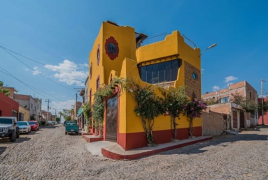 Casa Amarillo